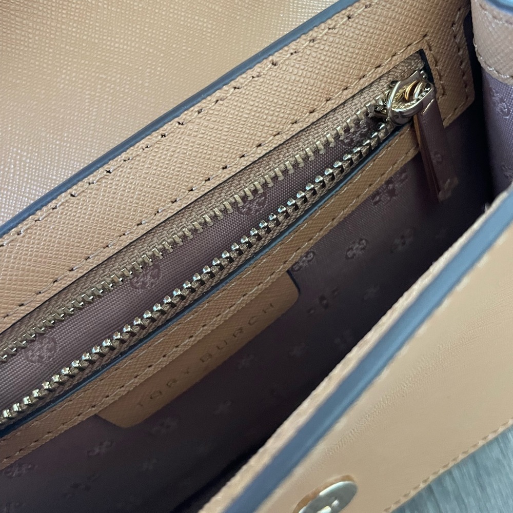 Tory Burch Two-Tone White & Tan Chain Shoulder Bag - Picture 5 of 8